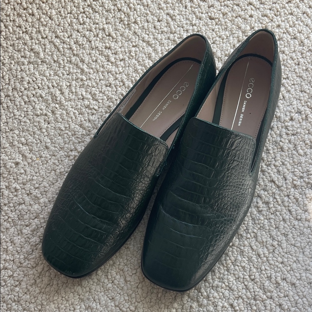 Ecco women’s Dark Green Textured Loafers